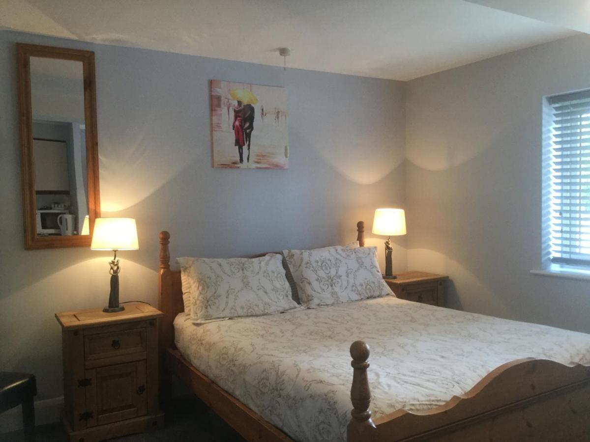 T & J Motel Lamberhurst Екстериор снимка