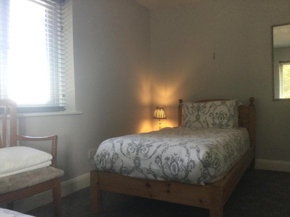 T & J Motel Lamberhurst Екстериор снимка