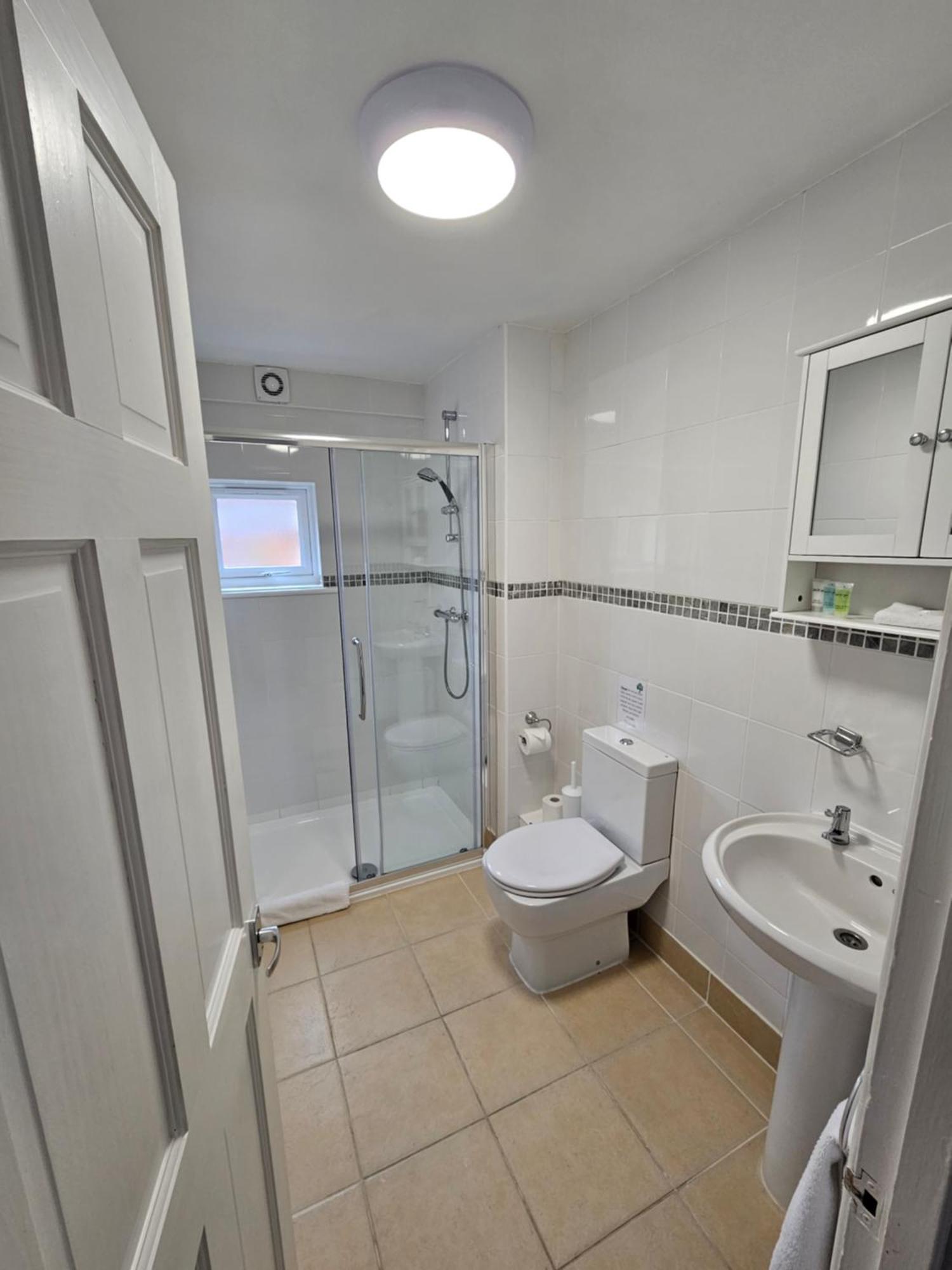 T & J Motel Lamberhurst Екстериор снимка