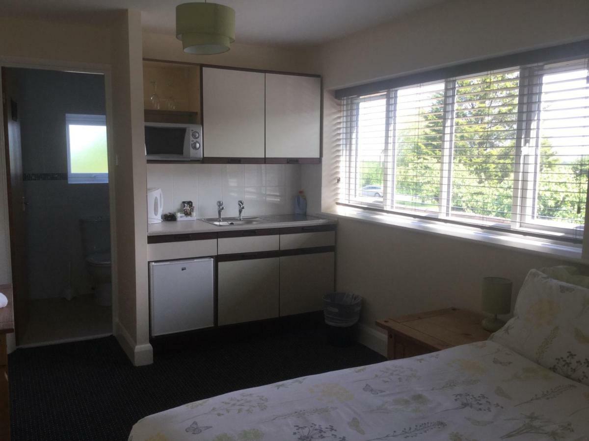 T & J Motel Lamberhurst Екстериор снимка